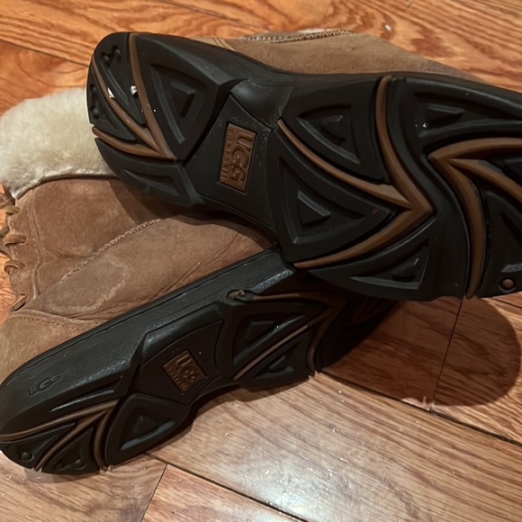 Tan ugg boots with tie back - Picture 5 of 5